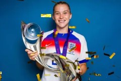 拜仁慕尼黑哈里·凯恩百球里程碑，德甲4-0领先多特巩固榜首地位